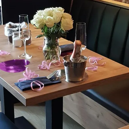 Ξενοδοχείο με διαμερίσματα Paula 4*